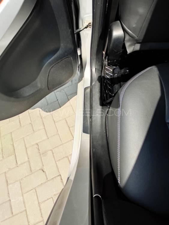 Toyota Prius 2013 for Sale in Faisalabad Toyota Prius 2013 for Sale in Faisalabad Image-10