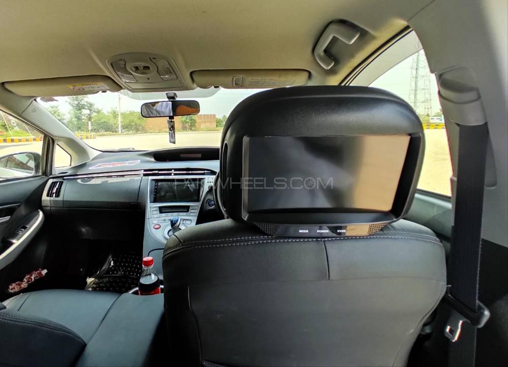Toyota Prius 2013 for Sale in Faisalabad Toyota Prius 2013 for Sale in Faisalabad Image-8