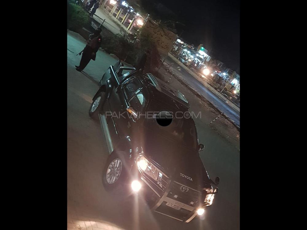 Toyota Hilux 2015 for Sale in Peshawar Toyota Hilux 2015 for Sale in Peshawar Image-2