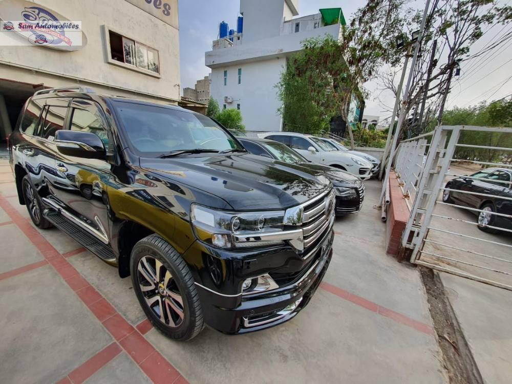 Toyota Land Cruiser 2017 for Sale in Karachi Toyota Land Cruiser 2017 for Sale in Karachi Image-3