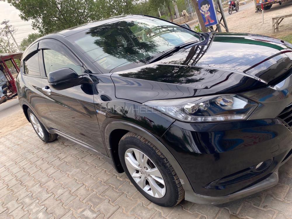 Honda Vezel 2014 for Sale in Lahore Honda Vezel 2014 for Sale in Lahore Image-4