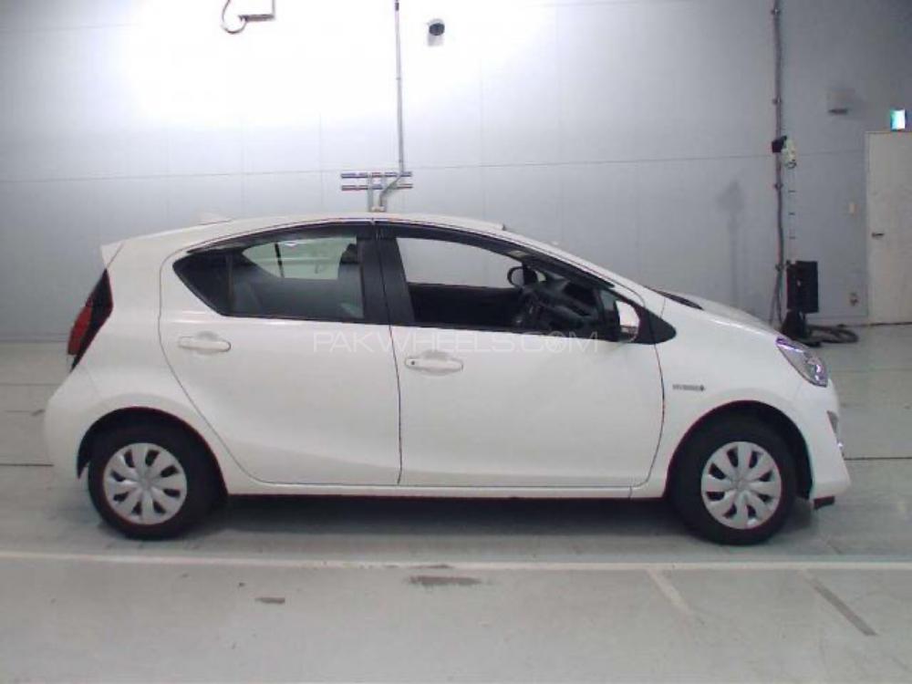 Toyota Aqua 2017 for Sale in Peshawar Toyota Aqua 2017 for Sale in Peshawar Image-3