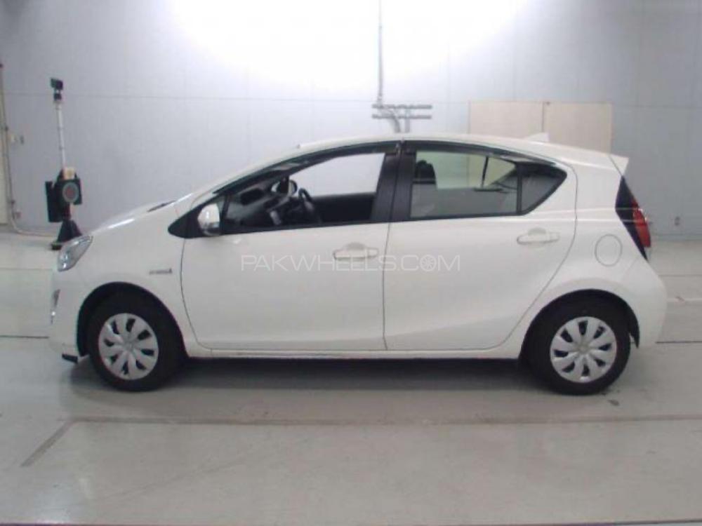 Toyota Aqua 2017 for Sale in Peshawar Toyota Aqua 2017 for Sale in Peshawar Image-4