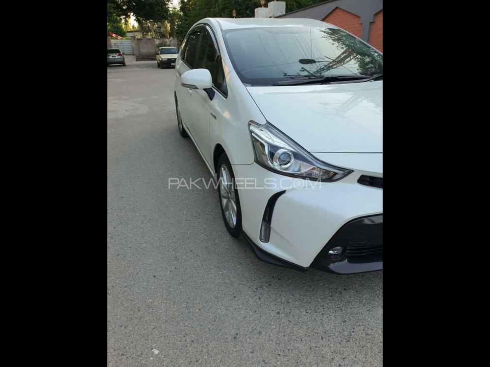 ٹویوٹا پریوس الفا 2015 for Sale in پشاور Image-1