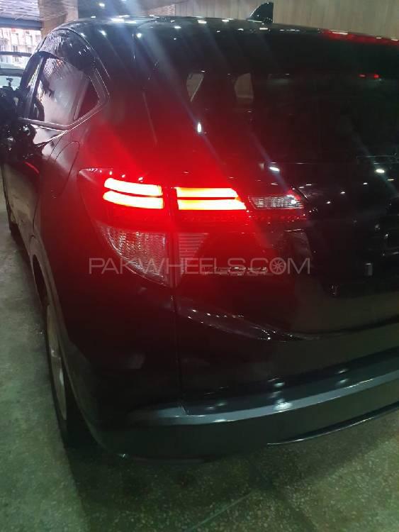 Honda Vezel 2015 for Sale in Lahore Honda Vezel 2015 for Sale in Lahore Image-9
