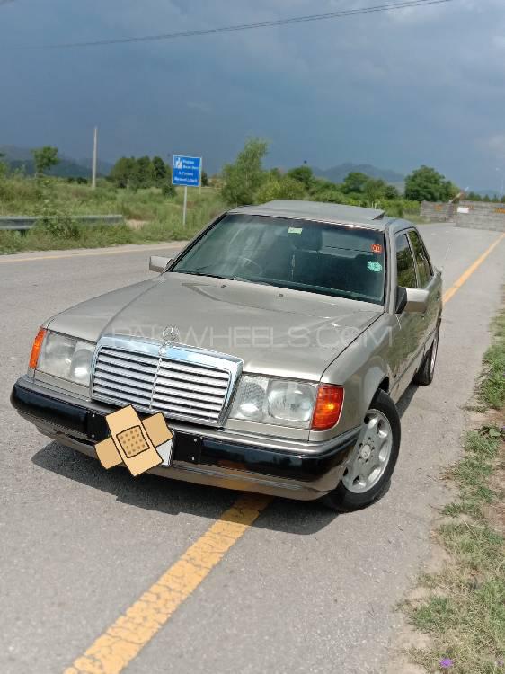 Mercedes Benz E Class 1990 for Sale in Taxila Image-1