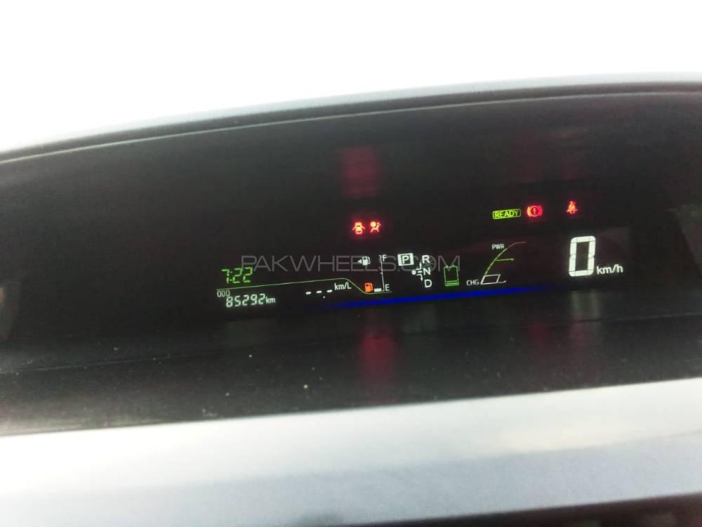 Toyota Prius 2012 for Sale in Karachi Toyota Prius 2012 for Sale in Karachi Image-5