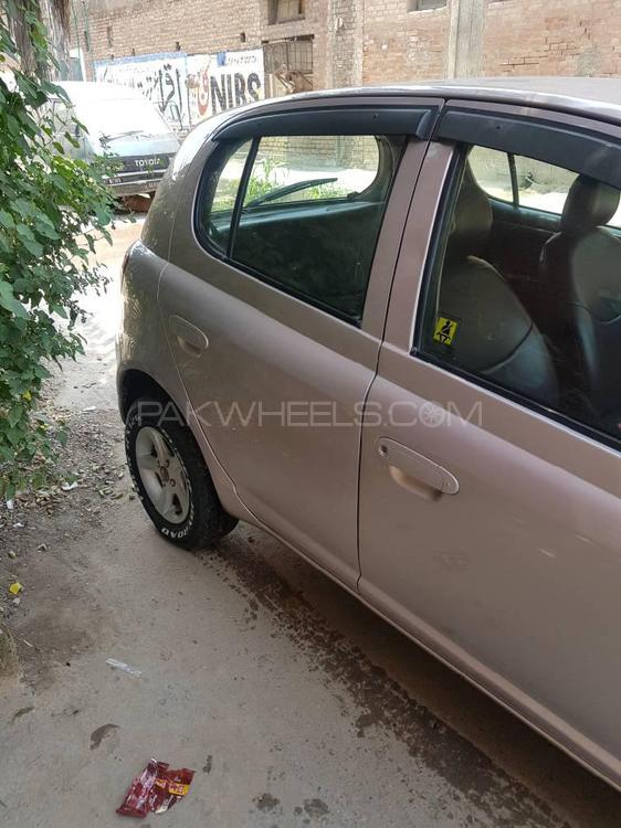 Toyota Vitz 2001 for Sale in Peshawar Toyota Vitz 2001 for Sale in Peshawar Image-3