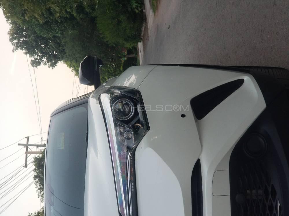 Toyota C-HR 2017 for Sale in Peshawar Toyota C-HR 2017 for Sale in Peshawar Image-5