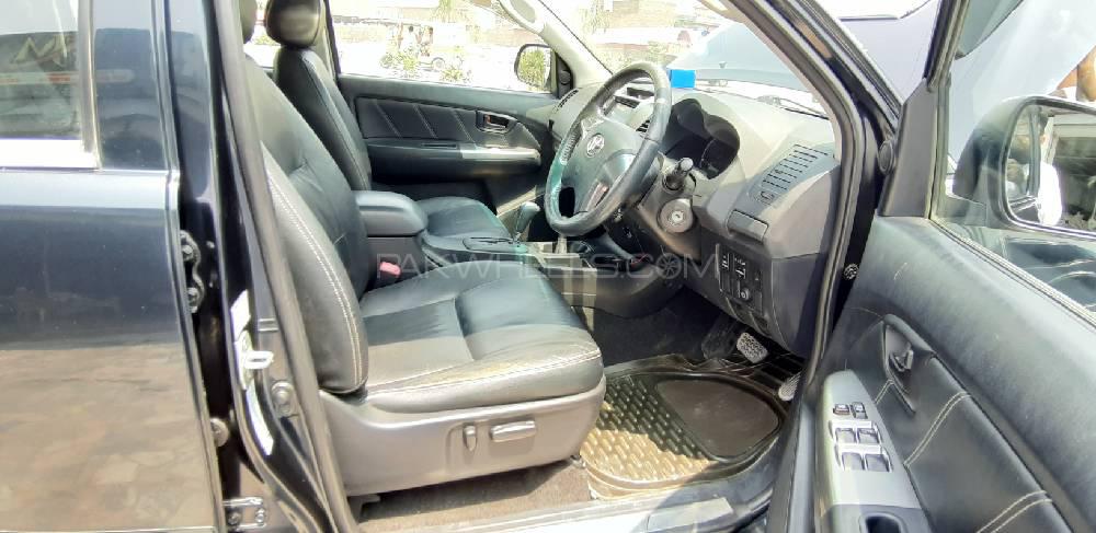 Toyota Hilux 2014 for Sale in Peshawar Toyota Hilux 2014 for Sale in Peshawar Image-9