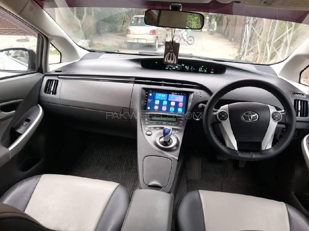 Toyota Prius 2011 for Sale in Lahore Image-1