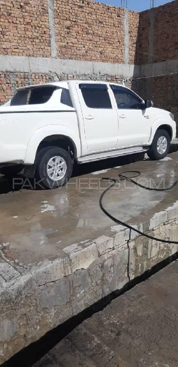 Toyota Hilux 2013 for Sale in Taunsa sharif Toyota Hilux 2013 for Sale in Taunsa sharif Image-3