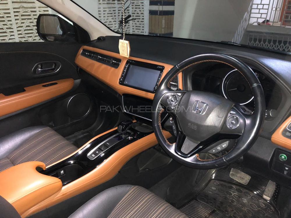 Honda Vezel 2017 for Sale in Karachi Honda Vezel 2017 for Sale in Karachi Image-5