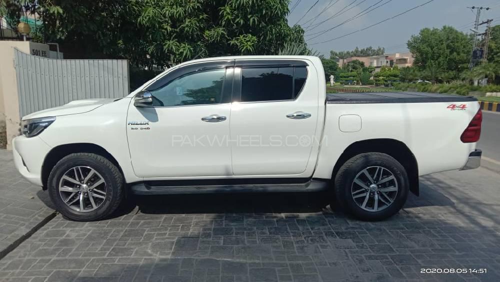Toyota Hilux 2017 for Sale in Lahore Toyota Hilux 2017 for Sale in Lahore Image-4