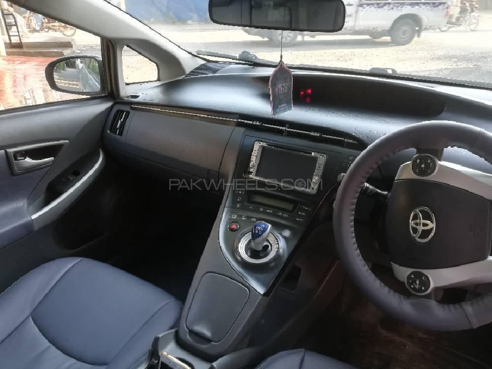 Toyota Prius 2014 for Sale in Lahore Toyota Prius 2014 for Sale in Lahore Image-7