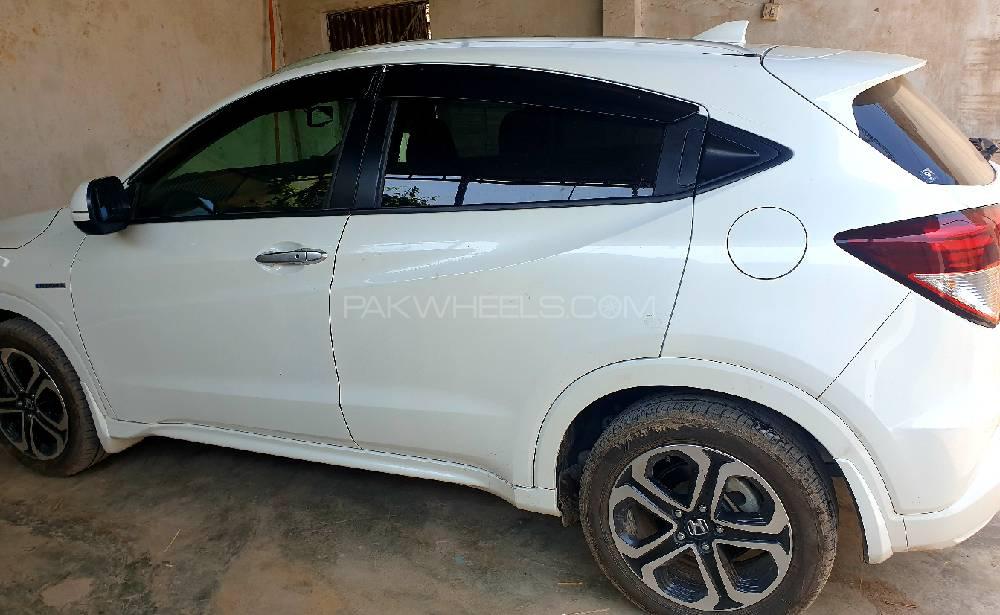 Honda Vezel 2015 for Sale in Peshawar Honda Vezel 2015 for Sale in Peshawar Image-3