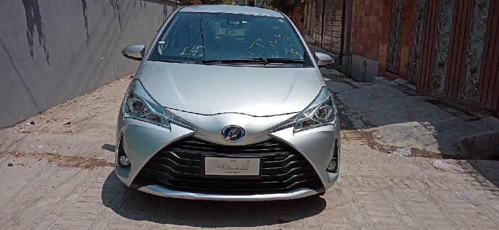 Toyota Vitz 2017 for Sale in Peshawar Image-1