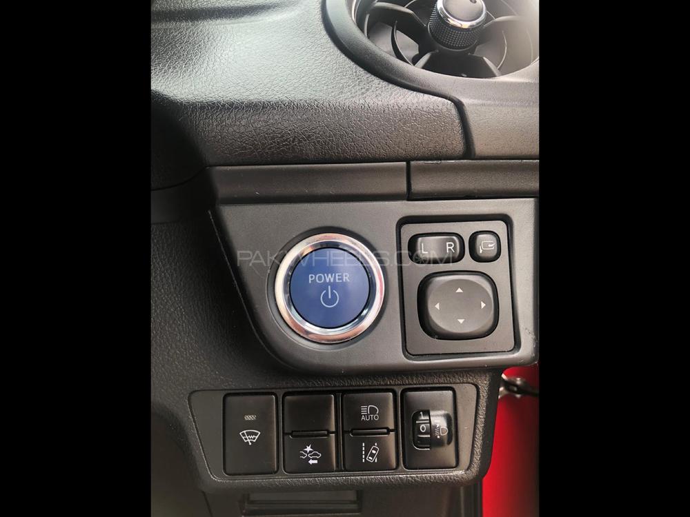 Toyota Corolla Fielder 2016 for Sale in Peshawar Image-1