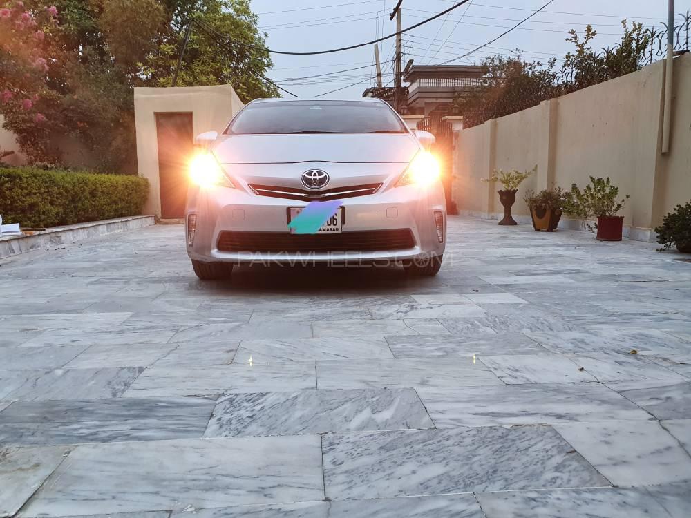 Toyota Prius Alpha 2014 for Sale in Peshawar Image-1