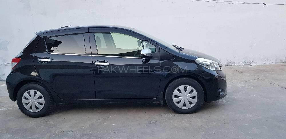 Toyota Vitz 2012 for Sale in Multan Image-1