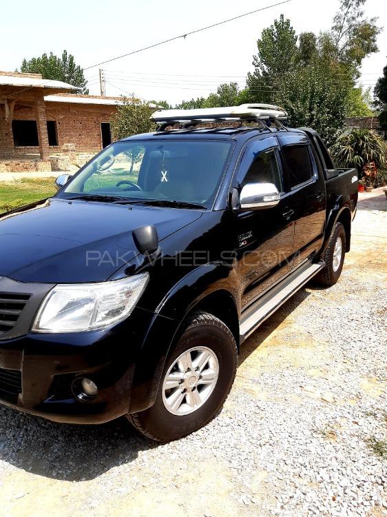 Toyota Hilux 2015 for Sale in Peshawar Image-1