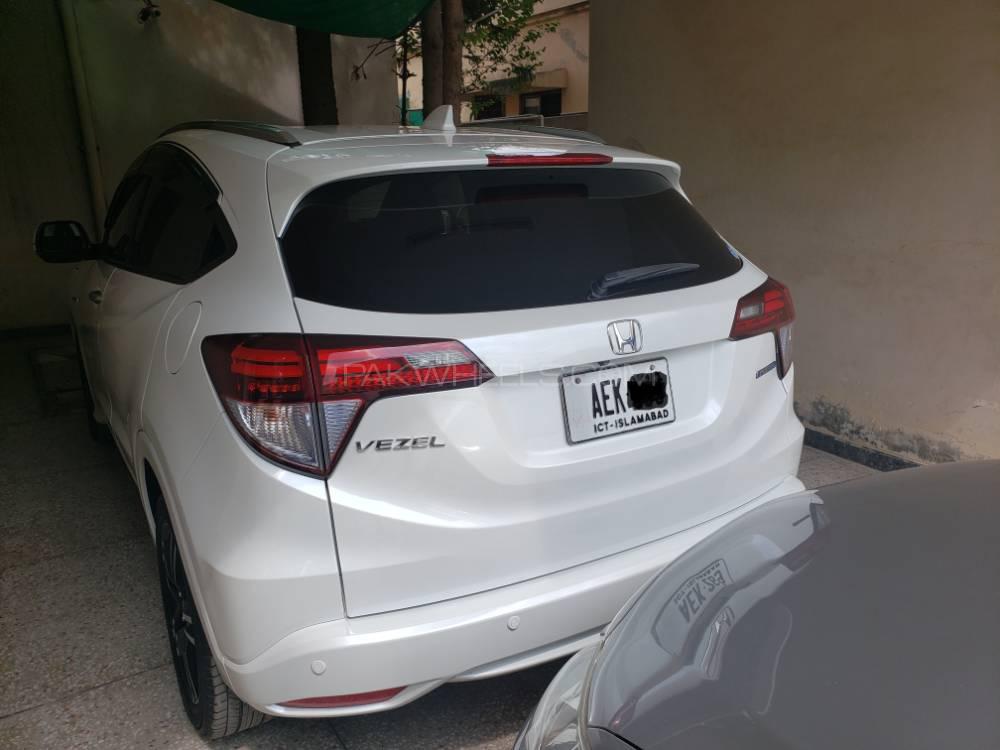 Honda Vezel 2014 for Sale in Lahore Honda Vezel 2014 for Sale in Lahore Image-4