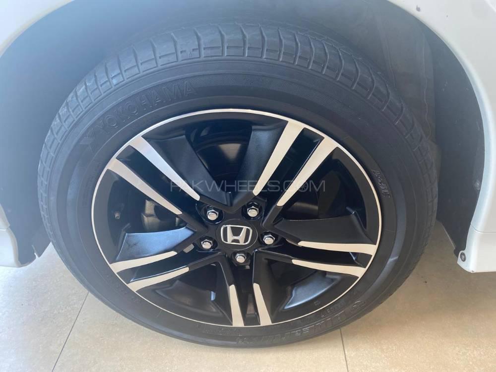 Honda Vezel 2014 for Sale in Lahore Honda Vezel 2014 for Sale in Lahore Image-14