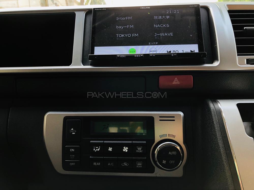 Toyota Hiace 2018 for Sale in Karachi Toyota Hiace 2018 for Sale in Karachi Image-15