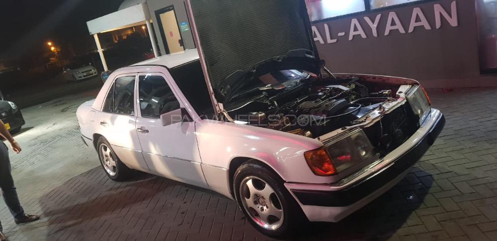 Mercedes Benz E Class - 1992  Mercedes Benz E Class - 1992  Image-2