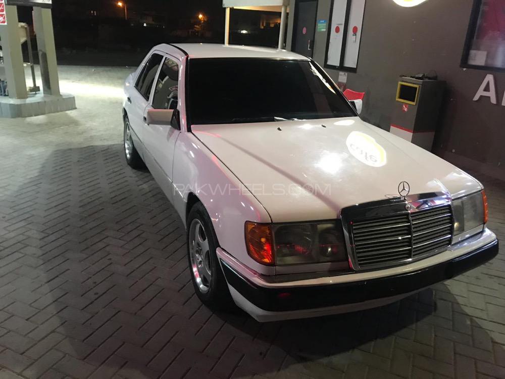 Mercedes Benz E Class - 1992  Mercedes Benz E Class - 1992  Image-6