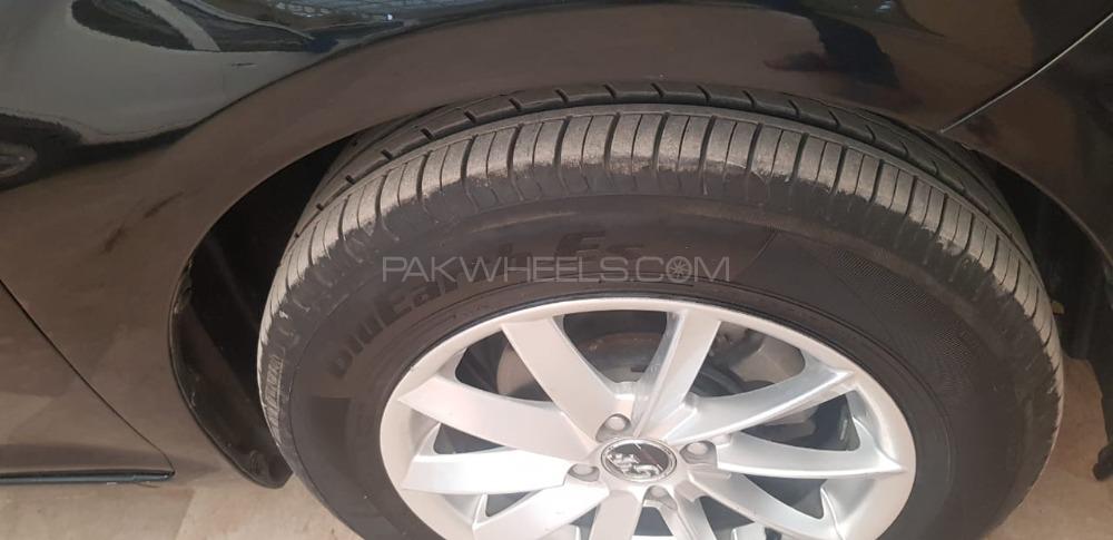 ٹویوٹا کرولا فیلڈر 2015 for Sale in پشاور ٹویوٹا کرولا فیلڈر 2015 for Sale in پشاور Image-3