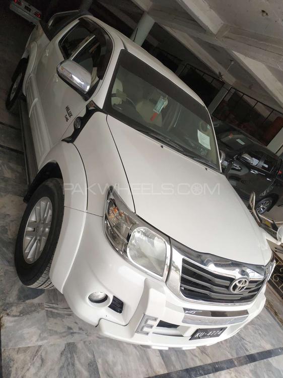Toyota Hilux 2016 for Sale in Peshawar Toyota Hilux 2016 for Sale in Peshawar Image-3