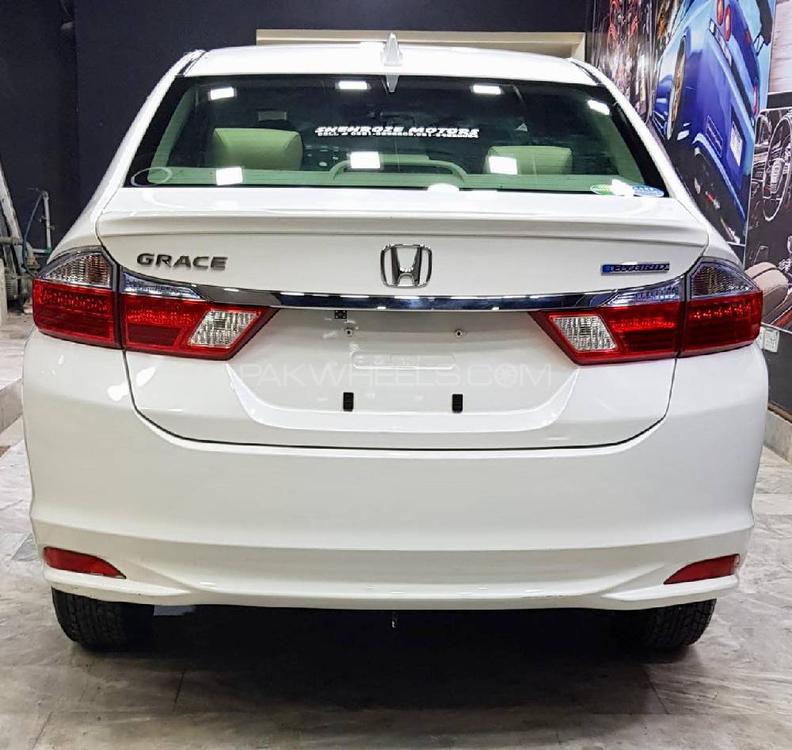 Honda Grace Hybrid 2015 for Sale in Hyderabad Image-1