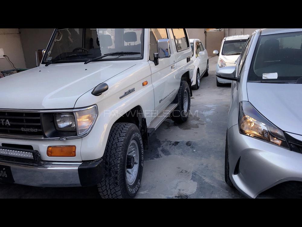 Toyota Vitz 2015 for Sale in Abbottabad Toyota Vitz 2015 for Sale in Abbottabad Image-5