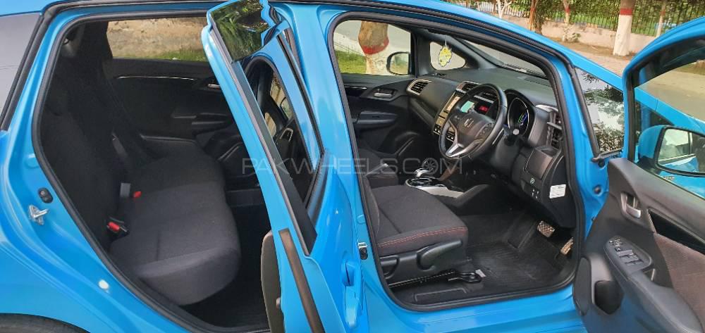 Honda Fit 2016 for Sale in Lahore Honda Fit 2016 for Sale in Lahore Image-15