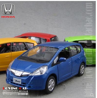 Honda Fit Jazz 1:36 Die-Cast Model Collection Car Image-1