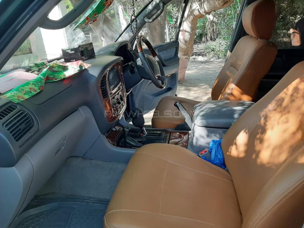 Toyota Land Cruiser - 2001  Toyota Land Cruiser - 2001  Image-4