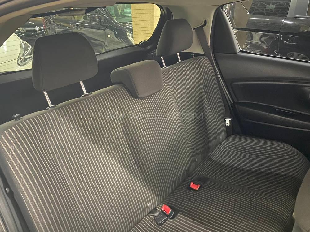 Toyota Vitz 2014 for Sale in Peshawar Toyota Vitz 2014 for Sale in Peshawar Image-9