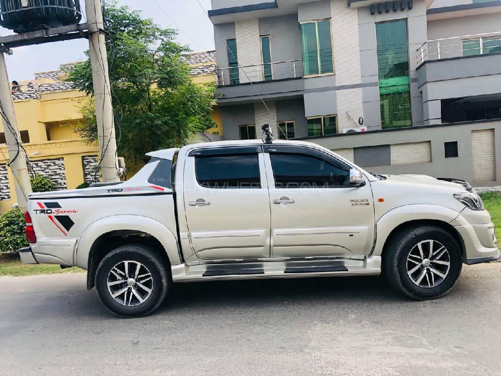 Toyota Hilux 2013 for Sale in Lahore Toyota Hilux 2013 for Sale in Lahore Image-2