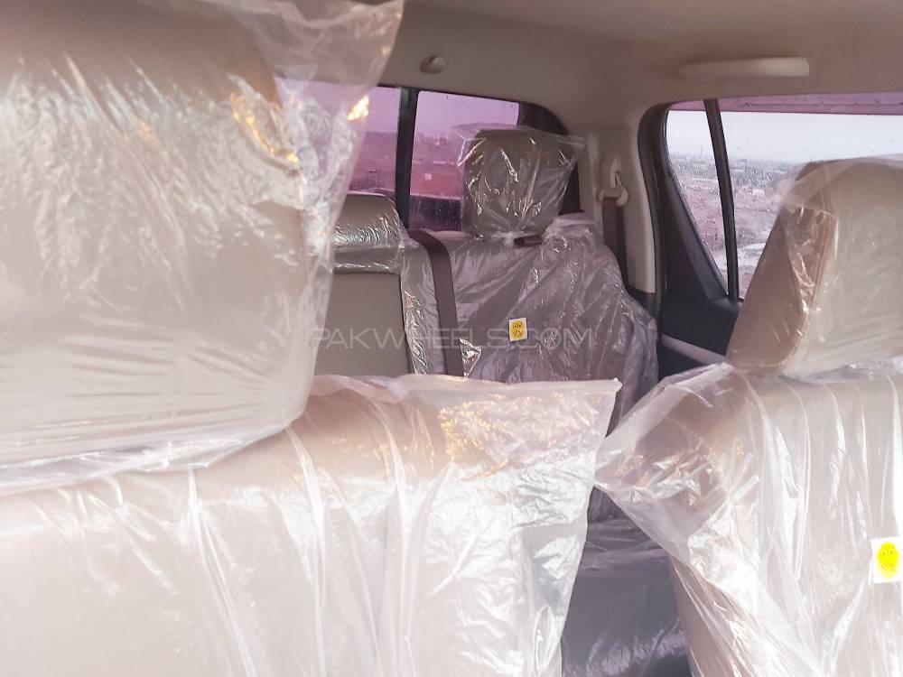 Toyota Hilux 2018 for Sale in Peshawar Toyota Hilux 2018 for Sale in Peshawar Image-6