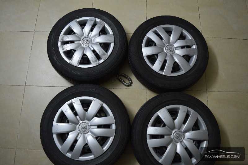 Original Toyota Vitz  Dunlop tires and Rims. Image-1