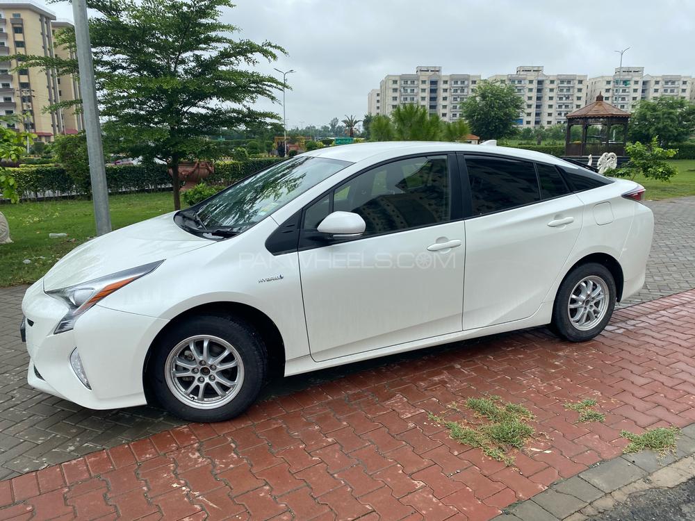 Toyota Prius 2018 for Sale in Lahore Toyota Prius 2018 for Sale in Lahore Image-3