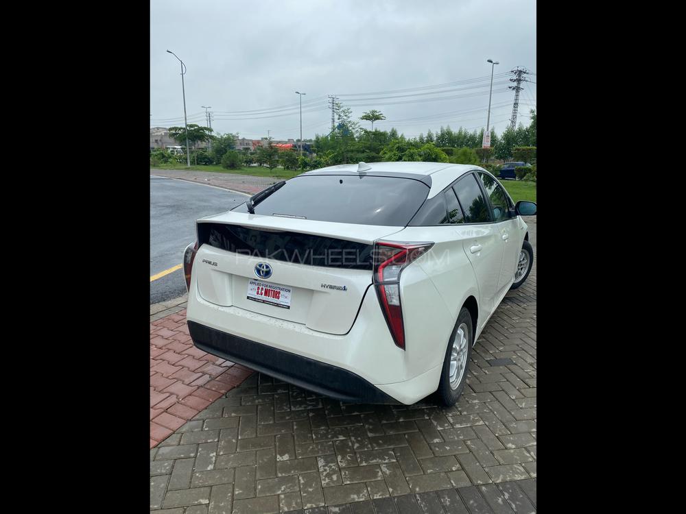 Toyota Prius 2018 for Sale in Lahore Toyota Prius 2018 for Sale in Lahore Image-6
