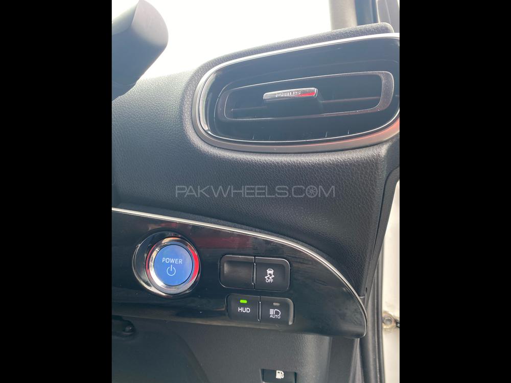 Toyota Prius 2018 for Sale in Lahore Toyota Prius 2018 for Sale in Lahore Image-11