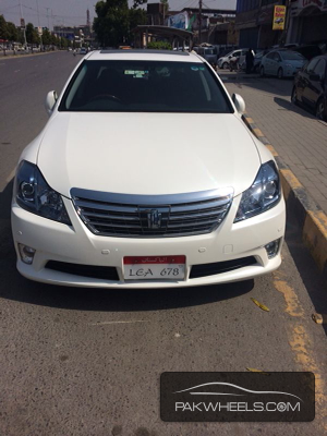 Toyota Crown 2010 for Sale in Lahore Image-1