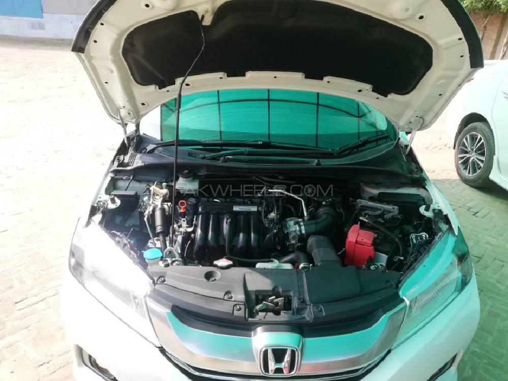 Honda Grace Hybrid 2016 for Sale in Okara Image-1