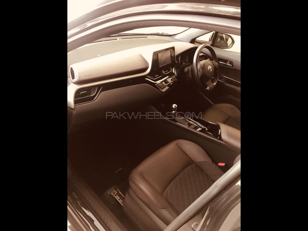Toyota C-HR 2017 for Sale in Lahore Toyota C-HR 2017 for Sale in Lahore Image-4