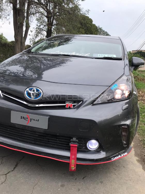 Toyota prius alpha 2013