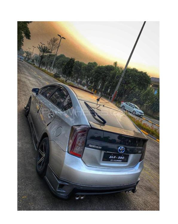 Toyota Prius - 2016  Toyota Prius - 2016  Image-2