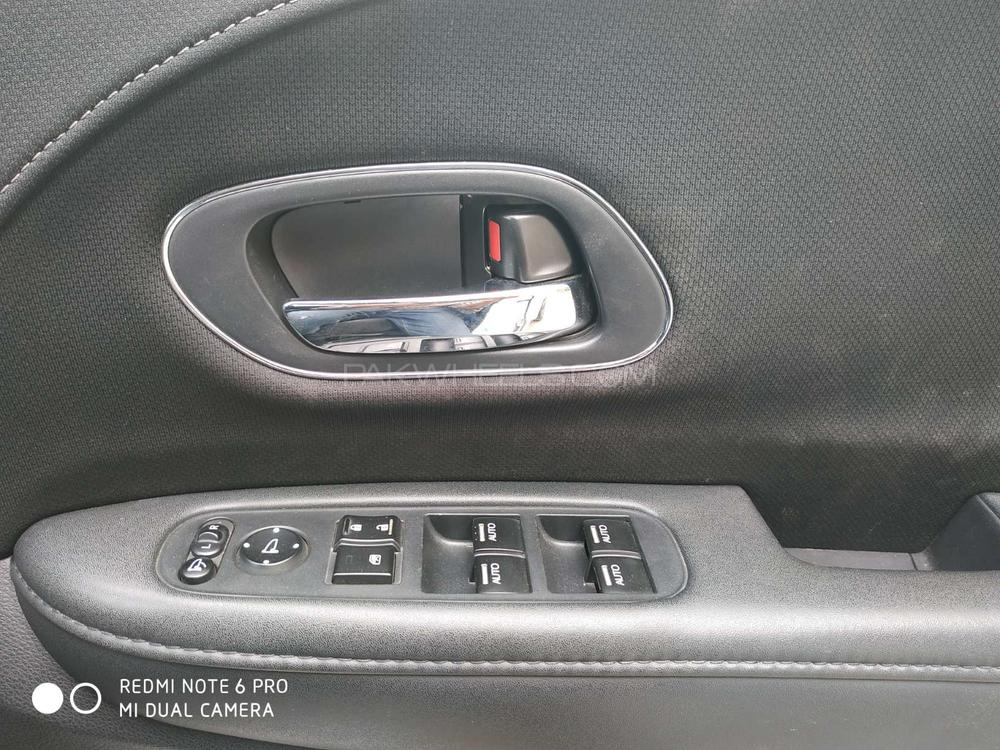 Honda Vezel 2014 for Sale in Karachi Honda Vezel 2014 for Sale in Karachi Image-9
